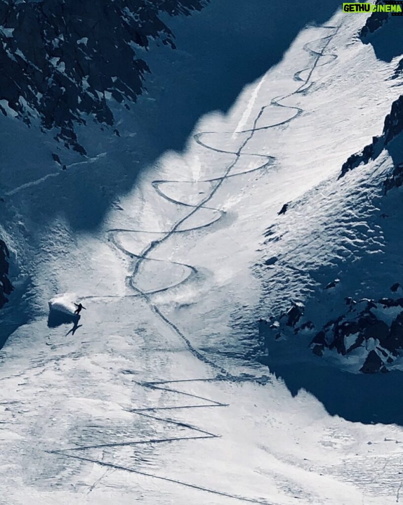 Jeremy Jones Instagram - I love it when the photographer drops last and gets the glory line! Photo master and fellow shralpsnist @ming.t.poon finding the portal a layer back. This line probably still has snow?! #jonessolution #trackedtuesday #artofshralpinism @sierranevada @thirtytwo