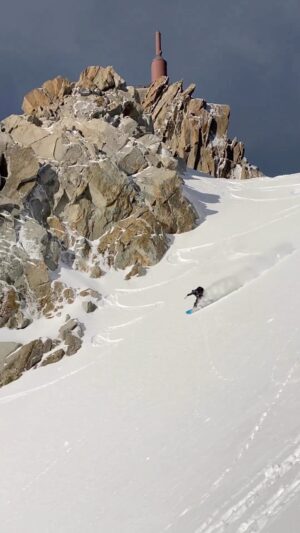 Jeremy Jones Instagram - Who’s ready for winter? This is last week in Chamonix. Get while you can!!!! 

-Repost-
Good to back on the splitboard 🏂 😊
Nice morning playing around the Midi with @laurentbibollet !

@jonessnowboards #mountaintwinsplit #jonesouterwear 
@karakorambc 
@thirtytwo