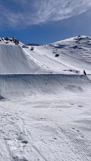 Jeremy Jones Instagram - Like father, like daughter. 15 year old @billy_pelchat taking after her Dad with a double wildcat!
#jonestwinsister 
#joneswomens 

Repost from @billy_pelchat
•
Wildcats never die x dub club #teatime #wildcat #snowboarding #snow #double #flip