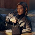 Jeremy Lee Instagram - 一個好睇嘅mini bag 真係可以好百搭 無論係 日常 定係 去旅行 我都好鍾意搭配 尤其係去旅行嘅時候 真係好方便 唔知你地鍾唔鍾意呢？ @toryburch @pipa.creative #ToryBurchHK #TMonogram #ToryBurchFW23