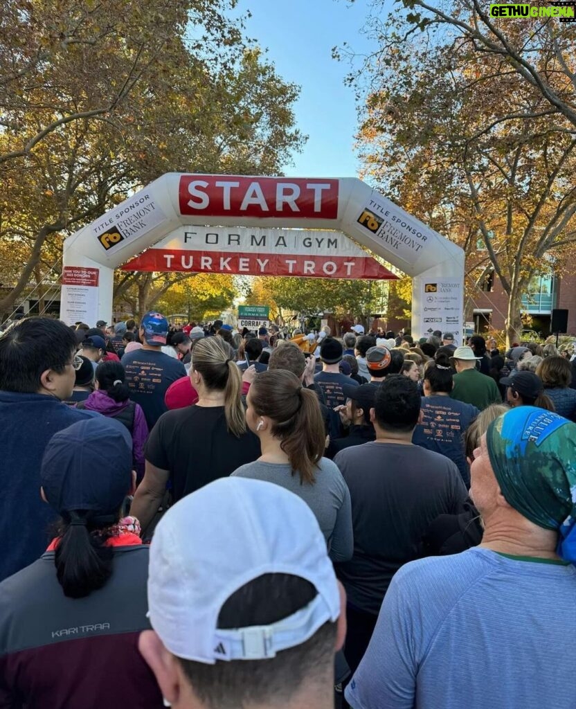 Jeremy Padawer Instagram - Turkey Trot 5k while visiting SF. Bren finished 31st in her age group and I finished 62nd in mine. Moreover, she finished 1 minute ahead of me! PS - I’m 6 months older than @dr.brenboston so I have a valid excuse.