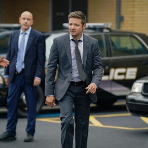 Jeremy Renner Instagram - The Mayor is back. Are you ready? @MayorOfKingstown season 2 premieres Jan. 15 on @ParamountPlus. #MayorOfKingstown #ParamountPlus