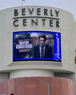 Jeremy Renner Instagram - Spotted around town today !!! Excited to share this next season !!! @paramountplus