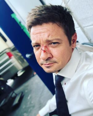 Jeremy Renner Instagram - Good morning Monday #👏🏼👏🏼👏🏼
