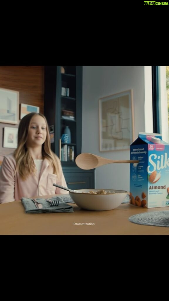 Jeremy Renner Instagram - HAPPY FRIDAY Weekend is here !!!! #Ad Silk Almondmilk®, Protein Almondmilk® and Oatmilk® is the breakfast trifecta that Ava and I #FeelPlantyGood about