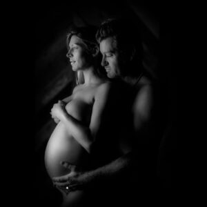 Jes Macallan Instagram - … and here’s two. @mrnicbishop 

Photo by the insanely talented @keithandreen (inspired by the stunning @katrinalaw) PS. I love you guys. 

#pregnant #pregnancyphotoshoot #bumpdate