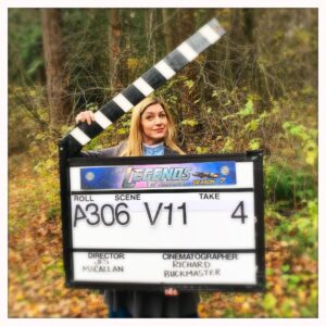 Jes Macallan Instagram - I am pleased to have been given the opportunity again to direct tonight’s episode of @cw_legendsoftomorrow 💥 
We all worked hard on this one, as we do on every episode, since they each present their own exciting challenges. We come face to face with the evil robot versions of our characters tonight, with many of the cast playing two versions of themselves 🤯 Every department smashed it as they always do. I am so proud of how it turned out. We all hope you enjoy it! 💪🦾🦵🦿🤖👀
#bigslatemeansbigbusiness
8pm on @thecw