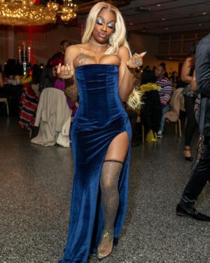 Jess Hilarious Instagram - I know they know the Difference

Dress by @kustomkreationsbyak 
Make up by ME
Nails by @naildesignsbynancy 
Hair by @thetiffanynicole_ 
Photos by @photomaticsmith