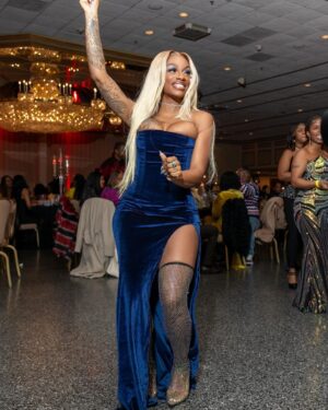 Jess Hilarious Instagram - I know they know the Difference

Dress by @kustomkreationsbyak 
Make up by ME
Nails by @naildesignsbynancy 
Hair by @thetiffanynicole_ 
Photos by @photomaticsmith