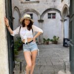Jess Impiazzi Instagram - Today we docked in Dubrovnik 🇭🇷 and took a taxi down to the old town where we got to have a look around #kingslanding 🐉 (for all the #gameofthrones fans) I love being Dora the explorer 🧜🏼‍♀️ @virginvoyages @trendingtravel 🩵🐉🧜🏼‍♀️🧚🏻‍♀️🦋🇭🇷🌊 Dubrovnik, Croatia
