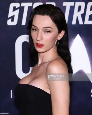 Jesse James Keitel Instagram - ur dad calls me mommy 🥵

as a major Trekkie, I still pinch myself that I’m part of all of this. Congrats to the cast and crew of Picard season 3 ♥️ 🖖🏻✨ #startrekpicard @startrekonpplus #startrek