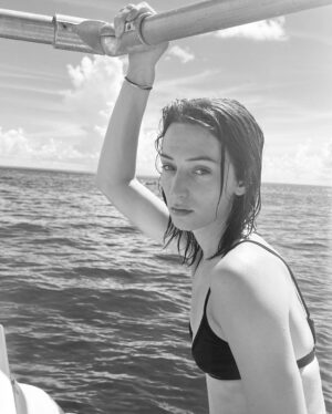 Jesse James Keitel Instagram - Ahoy, Virgins ⚓️🖤🧜🏻‍♀️

@virginvoyages #virginvoyages