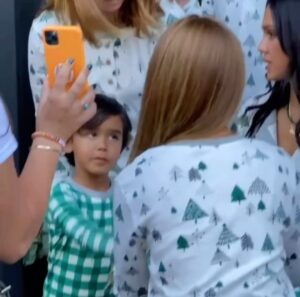 Jessica Alba Instagram - #FBF - the holidays over the past few years with my mains 🫶🏽🤭🎄🎁💫❤️
