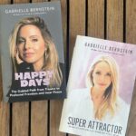 Jessica Alba Instagram - #SmallBusinessSaturday x gift guide edition 🎁 Featuring a handful of dope last minute gifting ideas - whether you’re finishing up your holiday shopping or need a secret santa gift, this roundup has a lil something for everyone 💫 @grlcollective @earthycorazon @drinkghia @gabbybernstein @karmaandluck @bandolierstyle @stonehollowfarmstead @littlewordsproject @thesill @mybearaby As always, check them out and comment some of your faves below! ❤️