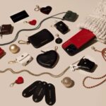 Jessica Alba Instagram - #SmallBusinessSaturday x gift guide edition 🎁 Featuring a handful of dope last minute gifting ideas - whether you’re finishing up your holiday shopping or need a secret santa gift, this roundup has a lil something for everyone 💫 @grlcollective @earthycorazon @drinkghia @gabbybernstein @karmaandluck @bandolierstyle @stonehollowfarmstead @littlewordsproject @thesill @mybearaby As always, check them out and comment some of your faves below! ❤️