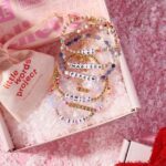 Jessica Alba Instagram - #SmallBusinessSaturday x gift guide edition 🎁 Featuring a handful of dope last minute gifting ideas - whether you’re finishing up your holiday shopping or need a secret santa gift, this roundup has a lil something for everyone 💫 @grlcollective @earthycorazon @drinkghia @gabbybernstein @karmaandluck @bandolierstyle @stonehollowfarmstead @littlewordsproject @thesill @mybearaby As always, check them out and comment some of your faves below! ❤️