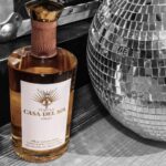 Jessica Alba Instagram - #SmallBusinessSaturday x gift guide edition 🎁 Featuring a handful of great gift ideas for your holiday party host - or essentials if you’re having the fiesta at yours! 💃🏽🎊🪩💫 Between kitchen goods, grazing boards, sweet treats, cozy home items, stunning floral arrangements, tasty adult bevs & more - these brands have you covered 👌🏽 @crumbles__patisserie @bricialopez @hexclad @spiceology @ladyandlarder @kellywearstler @nette.nyc @jennikaynehome @domoniquerose @casadelsoltequila Check ‘em out and comment your faves below 👇🏽 Sending everyone so much love and light this holiday season ☺️❤️