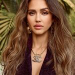 Jessica Alba Instagram - @grazia_it x @chanelofficial ✨🖤🎀💎 #LA 🫶🏽