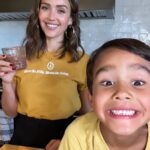 Jessica Alba Instagram - #SmallBusinessSaturday x gift guide edition 🎁 Featuring a handful of dope last minute gifting ideas - whether you’re finishing up your holiday shopping or need a secret santa gift, this roundup has a lil something for everyone 💫 @grlcollective @earthycorazon @drinkghia @gabbybernstein @karmaandluck @bandolierstyle @stonehollowfarmstead @littlewordsproject @thesill @mybearaby As always, check them out and comment some of your faves below! ❤️