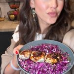 Jessica Alba Instagram - The yummiest rice paper dumplings 🥟 Trust, you won’t regret making these 😋 Inspired by @maxiskitchen - I freaked her recipe a bit, but pasting the original below 🤍 💫 For the Dumpling Filling: • 1 lb. Ground Chicken (96% lean, not fat free) • 1/2 Cup Red Cabbage, diced small • 2 Tbsp Ginger, minced • 3 Scallions, sliced - 8 oz. • Peeled and Deveined Shrimp, diced • 1/2 Cup Carrot, diced small • 2 Cloves Garlic, minced • 3 Tbsp Cilantro, minced • 2 Tbsp Soy Sauce • 2 Tbsp Sesame Oil • 1+1/2 tsp Kosher Salt • 1/2 tsp Pepper • 1 Egg 💫 For the Dumplings: • 18-20 Sheets Rice Paper • 1-2 Tbsp Avocado Oil 💫 For the Sauce: • 1 Tbsp Cilantro, minced • 1 Tbsp Carrot, minced • 2 Limes, juice • 2 Tbsp Fish Sauce 🌱 Vegan Modification: Sub in 1+1/2 Ib. firm tofu for chicken and shrimp (squeeze out moisture and then crumble it with your hands); replace fish sauce with soy sauce in the sauce 1️⃣ Mix together the ingredients for the dumpling filling and set aside 2️⃣ Fill up a large bowl with water and place two damp paper towels on a cutting board; soak the rice paper wrapper in water for ~10 seconds (don’t leave it in too long be it will continue to soften as you work) and place on the paper towel 3️⃣ Cut rice paper with a knife down the middle; break the rice paper in two and put 1 Tbsp filling in the middle of each piece 4️⃣ Fold the sides over to filling (it will create a triangle shape) then flip the dumpling over and fold the excess rice paper onto the other side; place dumplings directly into the pan drizzled with avocado oil 5️⃣ Once the pan is full, cook over medium heat for ~ 7 mins on the first side and ~3-4 mins second side until outside is golden brown and inside is cooked through (165F or higher) 6️⃣ Mix together the ingredients for the sauce and enjoy!