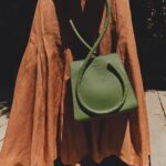 Jessica Alba Instagram - #SmallBusinessSaturday x #HispanicHeritageMonth ✨💫 Featuring all things fashion! 🧥👖👡👒👜Putting together outfits - whether you’re going out or chilling with the homies - is such a fun way to express yourself. Between outfit essentials, unique accessories, shoes, jewelry and the ultimate cozies - these brands have all the things! @carolinakuniverse @andreagomezofficial @aurelia.mexico @mallarino @caralarga_mx @simonett @apayaofficial @katherinecordero55 @joineby @poplinen Check ‘em out and share your faves with me below 🫶🏽 #LatineHeritageMonth #SBS #Fashion