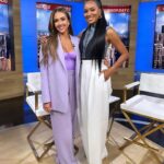 Jessica Alba Instagram - BFF fits 🔥🔥 (the matching was not planned 🤣) P.S. - @honest_renovations @therokuchannel 🙏🏽💜🤩