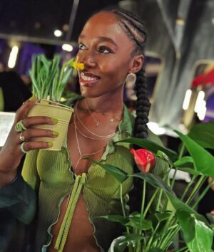Jessica Allain Instagram - Birthday Girl 💚 spending my day on set! Grateful to be around new friends, colleagues & all the flowers gifted to me 😁🙏🏾