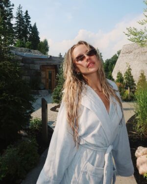 Jessica Lord Instagram - out of service 📞 
•
@thermeawhitby