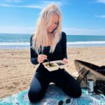 Jessica Lord Instagram - Beach walks and picnics are my fav Spring activities 🍒 what are yours? X • @celsiusofficial #celsiuslivefit #celsiusbrandpartner