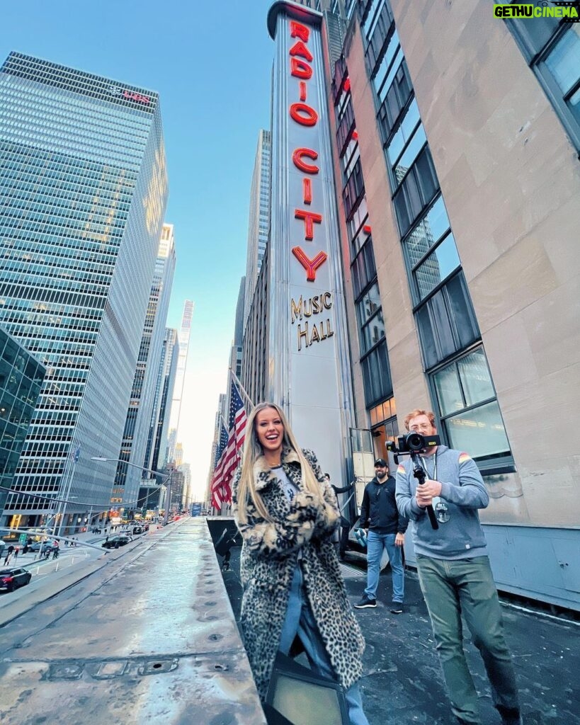 Jessica Lord Instagram - 💃🏼💃🏼💃🏼 Radio City Music Hall , New York
