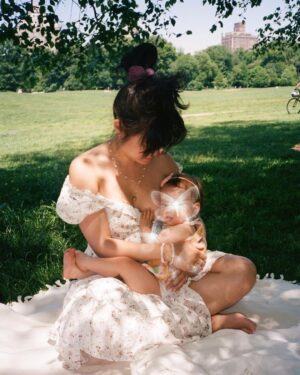 Jessica Lu Instagram - Mothering my daughter while my mother smiles at us while we are all soaking up our collective mother’s warmth on a field of soft fresh grass under the shade and protection of a large magnificent tree… Why do some take this for granted, have they forgotten their mothers? 

Love to all. 💚🌎🌿