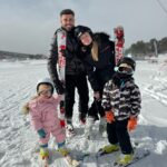 Jessica Thivenin Instagram - Petit souvenirs de nos vacances à Font Romeu station familiale avec des habitants hyper adorable, c’était incroyable les enfants ce sont régalés ♥️ Merci @legrizzlyluxelocation (Collaboration commerciale) Font-Romeu