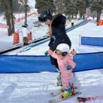 Jessica Thivenin Instagram - Petit souvenirs de nos vacances à Font Romeu station familiale avec des habitants hyper adorable, c’était incroyable les enfants ce sont régalés ♥️ Merci @legrizzlyluxelocation (Collaboration commerciale) Font-Romeu