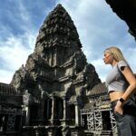 Jessica Thivenin Instagram - Je suis tellement reconnaissante d’avoir été au Cambodge, et d’avoir pu mener avec moi ma famille pour partager ces moments privilégiés avec eux et me remplir ma tête de souvenirs . Je suis contente d’avoir pu être en contact avec cette culture ce peuple, incroyable gentil et accueillant, je suis reconnaissante de ma vie et de pouvoir me rendre compte de la chance que j’ai, d’avoir ma famille en bonne santé, d’avoir des jambes des bras de respirer tout simplement, d’avoir un toit sur la tête , des fenêtres un lit … Pour tout ça merci la vie !… 🙏🏻🍀 Cambodia, Siem Reap