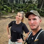 Jessica Thivenin Instagram - Je suis tellement reconnaissante d’avoir été au Cambodge, et d’avoir pu mener avec moi ma famille pour partager ces moments privilégiés avec eux et me remplir ma tête de souvenirs . Je suis contente d’avoir pu être en contact avec cette culture ce peuple, incroyable gentil et accueillant, je suis reconnaissante de ma vie et de pouvoir me rendre compte de la chance que j’ai, d’avoir ma famille en bonne santé, d’avoir des jambes des bras de respirer tout simplement, d’avoir un toit sur la tête , des fenêtres un lit … Pour tout ça merci la vie !… 🙏🏻🍀 Cambodia, Siem Reap