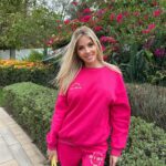 Jessica Thivenin Instagram - P I N K mood 💕 #sponsorisé Profitez des 50% de réduction pendant 24h !!! @sheinfrance_ Profitez de mon Code promos : 23JESSICA (-15% dès 29 d'achat, -20% dès 69 d'achat sur tout le site français ) La livraison gratuite dès 9€ d'achat #sheinfrenchdays2023