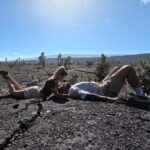 Jessica Thivenin Instagram - BIG ISLAND 🌋 Je suis tellement reconnaissante d'avoir pu faire le tour de plusieurs îles de l'archipel d'Hawaï, c'était un voyage extraordinaire Je suis triste malheureusement que notre voyage s'arrête ici à Big Island, sachant qu'il devait se poursuivre, à Maui, mais la nature en a décidé autrement. je suis de tout cœur avec Maui et j'espère que cette île, qui a été ravagée par les flammes va se relever encore plus fort 💛✨ Big Island Hawaii