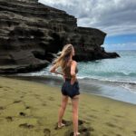 Jessica Thivenin Instagram - BIG ISLAND 🌋 Je suis tellement reconnaissante d'avoir pu faire le tour de plusieurs îles de l'archipel d'Hawaï, c'était un voyage extraordinaire Je suis triste malheureusement que notre voyage s'arrête ici à Big Island, sachant qu'il devait se poursuivre, à Maui, mais la nature en a décidé autrement. je suis de tout cœur avec Maui et j'espère que cette île, qui a été ravagée par les flammes va se relever encore plus fort 💛✨ Big Island Hawaii