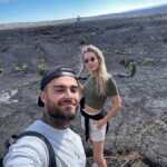 Jessica Thivenin Instagram - BIG ISLAND 🌋 Je suis tellement reconnaissante d'avoir pu faire le tour de plusieurs îles de l'archipel d'Hawaï, c'était un voyage extraordinaire Je suis triste malheureusement que notre voyage s'arrête ici à Big Island, sachant qu'il devait se poursuivre, à Maui, mais la nature en a décidé autrement. je suis de tout cœur avec Maui et j'espère que cette île, qui a été ravagée par les flammes va se relever encore plus fort 💛✨ Big Island Hawaii