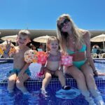 Jessica Thivenin Instagram - Nos vacances à Minorque se termine elles étaient incroyable 🥹 les voir aussi heureux je suis comblée ❤️🍀