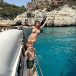 Jessica Thivenin Instagram - Minorque 🇪🇸♥️ en famille on s’éclate, je suis tellement reconnaissante, qu’on puisse vivre tout ça, et aucun regret sur la destination qu’on a choisis qui est juste magnifique 🥹 GRATEFUL 🍀 Menorca - Islas Baleares - Spain
