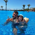 Jessica Thivenin Instagram - Minorque 🇪🇸♥️ en famille on s’éclate, je suis tellement reconnaissante, qu’on puisse vivre tout ça, et aucun regret sur la destination qu’on a choisis qui est juste magnifique 🥹 GRATEFUL 🍀 Menorca - Islas Baleares - Spain