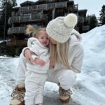 Jessica Thivenin Instagram - Mon mini moi ❄️ Vous préférez 1,2,3,4 ou 5?