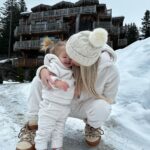 Jessica Thivenin Instagram - Mon mini moi ❄️ Vous préférez 1,2,3,4 ou 5?