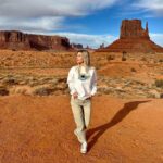 Jessica Thivenin Instagram - Monument Valley Je n’arrivais pas à choisir lol! Vous préférez 1,2,3,4,5,6,7,8,9,10 ❓