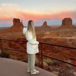 Jessica Thivenin Instagram - Monument Valley Je n’arrivais pas à choisir lol! Vous préférez 1,2,3,4,5,6,7,8,9,10 ❓