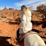 Jessica Thivenin Instagram - Monument Valley Je n’arrivais pas à choisir lol! Vous préférez 1,2,3,4,5,6,7,8,9,10 ❓