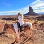 Jessica Thivenin Instagram - Monument Valley Je n’arrivais pas à choisir lol! Vous préférez 1,2,3,4,5,6,7,8,9,10 ❓