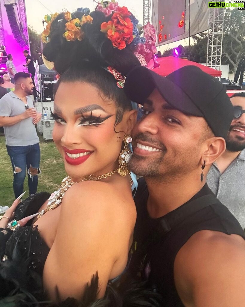 Jessica Wild Instagram - Happy Pride Long Beach Ca🏳️‍🌈😍🌹 Here with my beautiful sister and Host of @dragracemexico The one and the only @allaboutvalentina I'm so proud of you Hermana and is always good to see u.Gracias por todo el apoyo que siempre me brindas🥹🌹❤️Te amo!! What an amazing time at the Latin stage presented by @clubpapievents Arriba Latino America!!!🙌🏽🙌🏽🙌🏽 #mexico🇲🇽 #puertorico🇵🇷 #latinos #rupaulsdragrace #allstars #paramountplus #wowpresentsplus #familia #hermanas