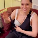 Jessie J Instagram - I don’t do ads often (if ever tbh) as you all know. But I do when I actually use and love a product. So my @elvie pumps were ordered months ago before being asked to collab with the brand, whilst half asleep in the middle of the night and man have they changed my world in this time of breastfeeding. I use them everyday. I leave the house wearing them feeling like a 🦸🏻‍♀️ tbh. People look at me and I’m like “Yep I got 🤖 tits” 😂 I never knew before now how amazing and beautiful but hard and tiring pumping and breast feeding can be on your body, sleep and day to day life. I am a mover, a non sit stiller, a hands on kinda lady. Being able to whip them out and put them on anywhere and everywhere is a LIFE saver. Shopping, eating out, even at the doctors these things get used everywhere I go. 🥛 Thank you @elvie for empowering women and myself to feel great and make it easier to feed our babies on the go because man it’s the best thing in the 🌎 #AD #Therealfeed Pump